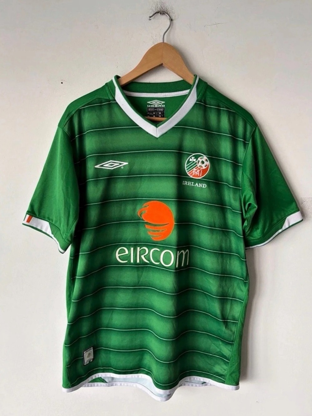 Vintage 2003-04 Umbro Ireland Soccer Jersey Size M